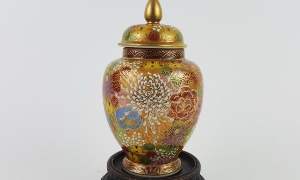 Antique japanese meiji period satsuma decorated with flowers lidded jar